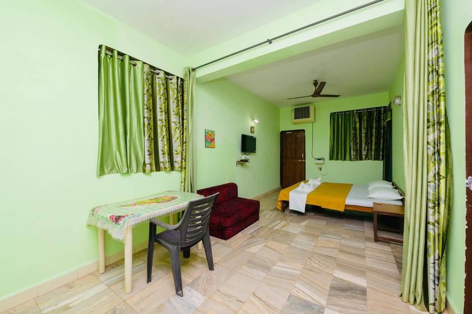 Deluxe Room | Premium bedding, pillowtop beds, desk, blackout drapes