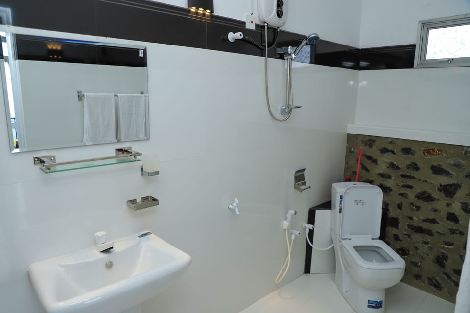Deluxe Double Room, 1 Queen Bed, Balcony, Mountain View | Bathroom | Shower, free toiletries, hair dryer, slippers