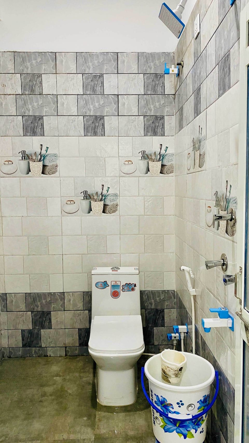 Deluxe Room, City View | Bathroom | Shower, towels, soap, shampoo
