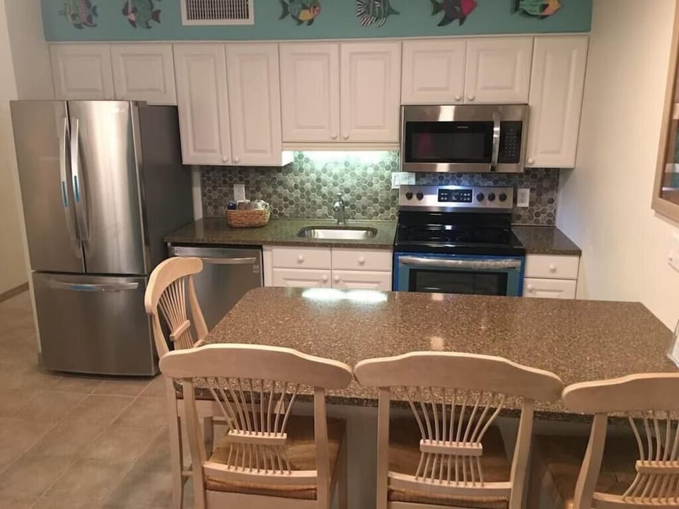 Condo, 1 King Bed with Sofa bed (Blue Surf 16A) | Private kitchen | Oven, toaster