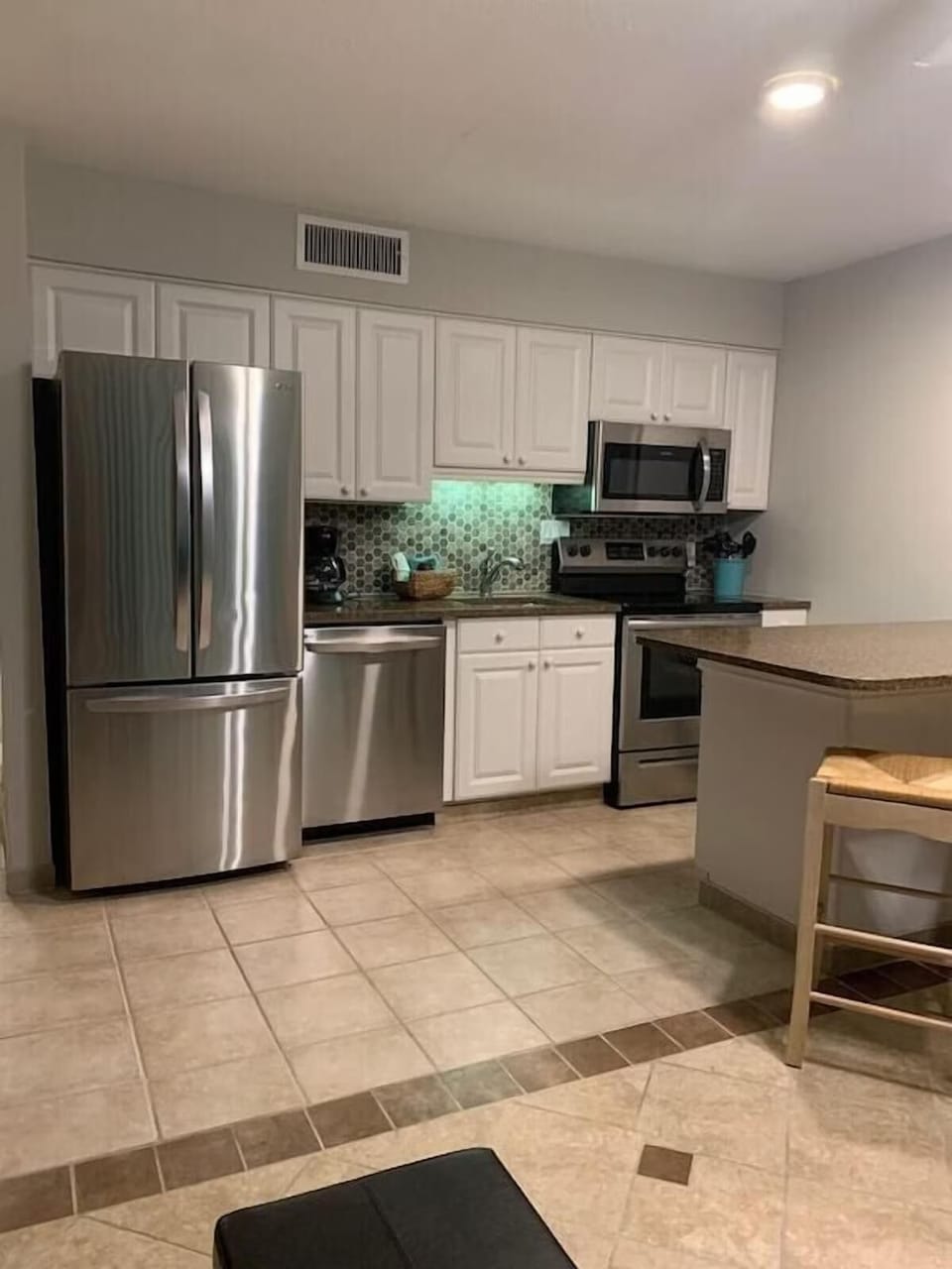 Condo, 1 King Bed with Sofa bed (Blue Surf 16A) | Private kitchen | Oven, toaster