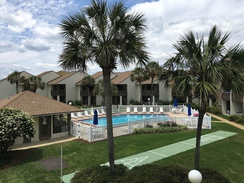 Condo, 1 King Bed with Sofa bed (Blue Surf 17A) | Pool | Outdoor pool