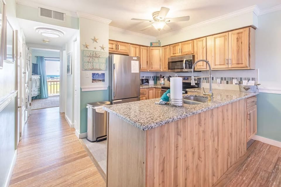 House, Multiple Beds (Blue Surf 17B) | Private kitchen | Oven, toaster