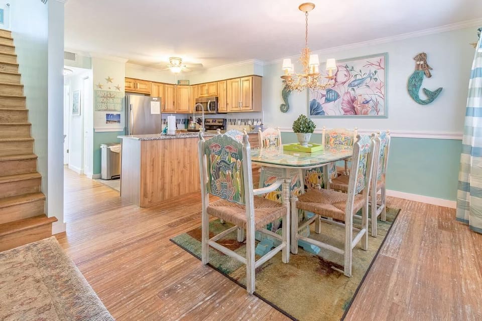 House, Multiple Beds (Blue Surf 17B) | Dining