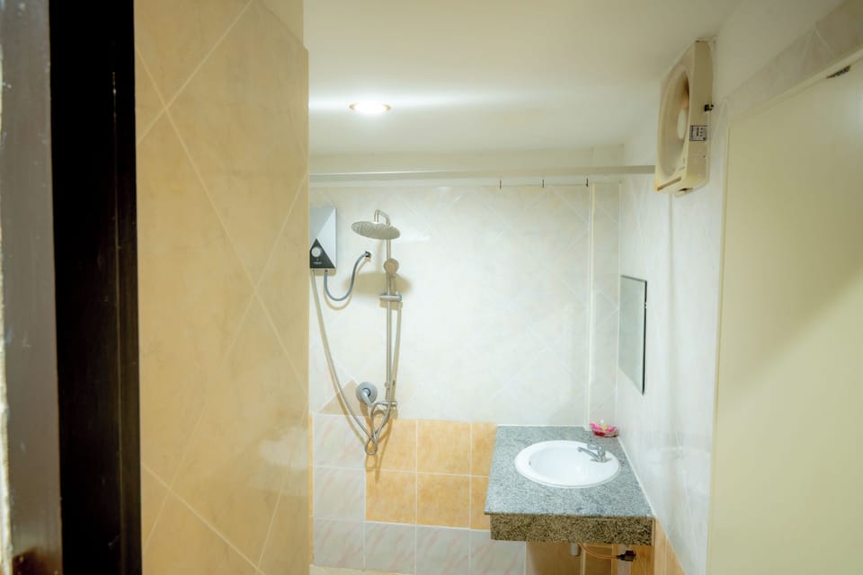 Superior Double Room, Garden View | Bathroom