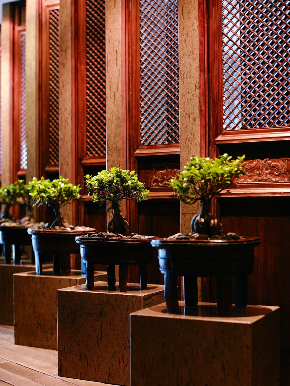 5 restaurants; breakfast, lunch, dinner, and brunch served