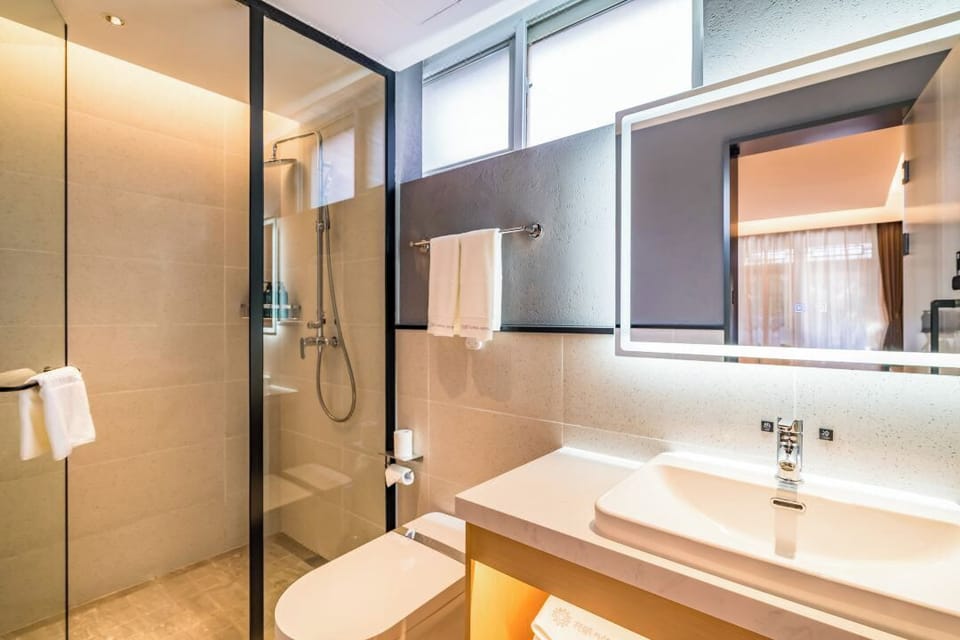 Family Quadruple Room, Courtyard View | Bathroom | Shower, free toiletries, hair dryer, towels