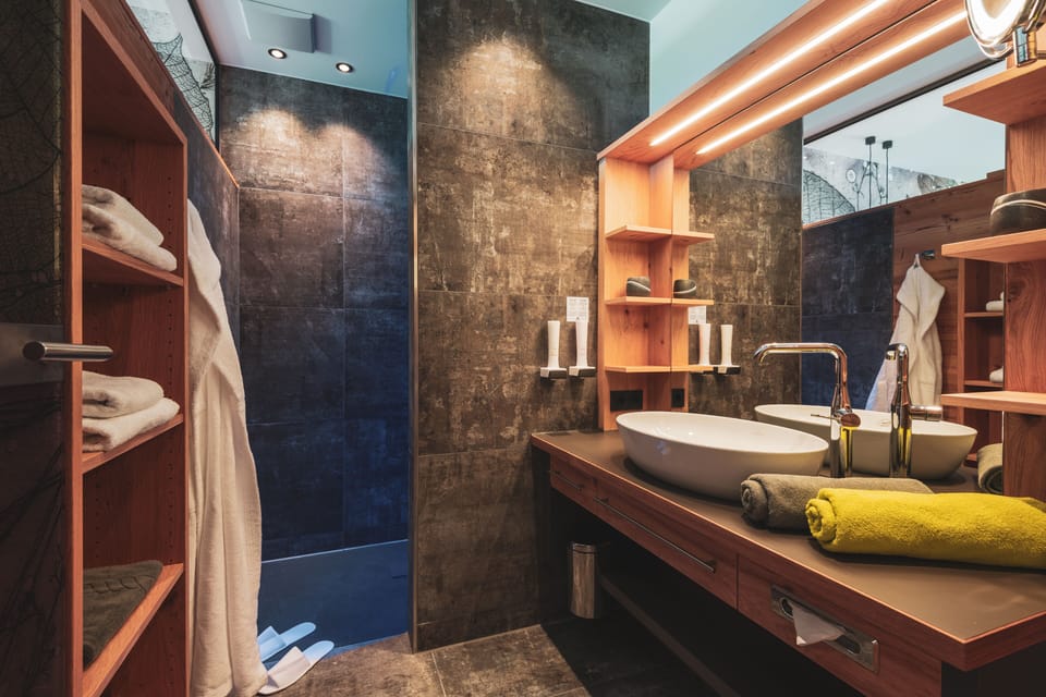 Shower, hair dryer, bathrobes, towels