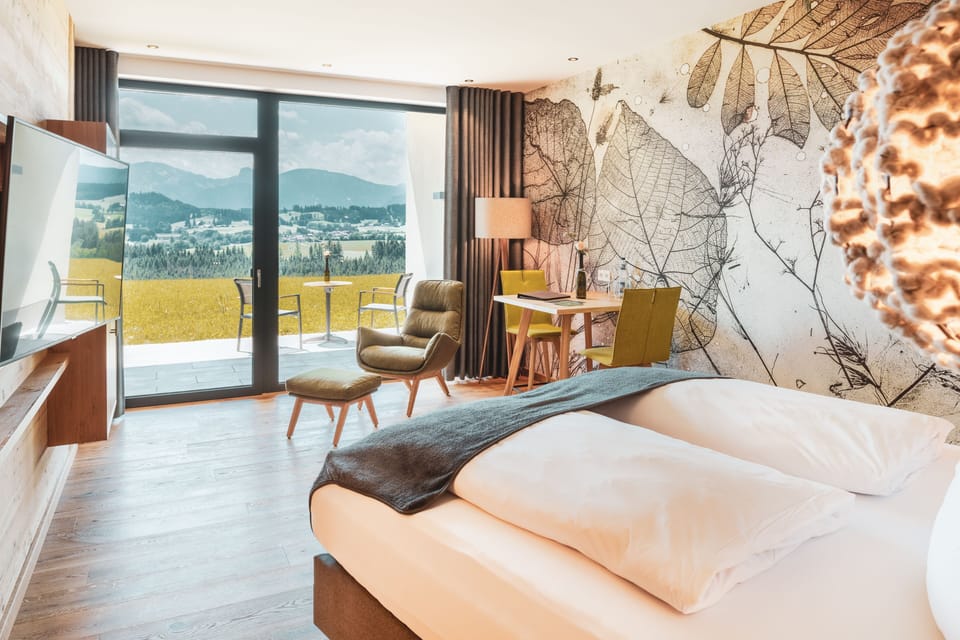 Junior Suite Garden | In-room safe, laptop workspace, blackout drapes, soundproofing