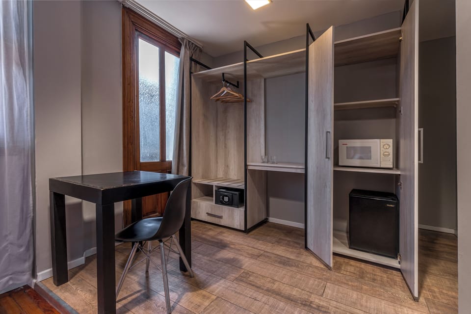Down comforters, minibar, in-room safe, desk