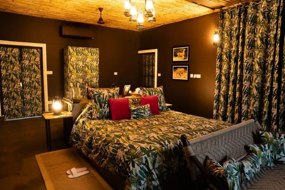 Luxury Double or Twin Room, Garden View | Desk, iron/ironing board (on request)