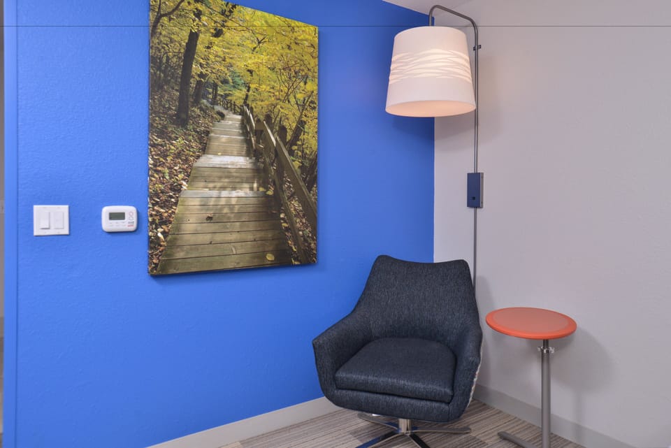 Premium bedding, in-room safe, desk, iron/ironing board