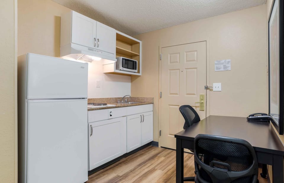 Desk, iron/ironing board, WiFi (free), bed sheets