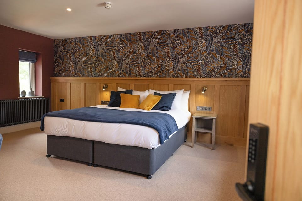 Deluxe Double Room | Desk, iron/ironing board, free WiFi