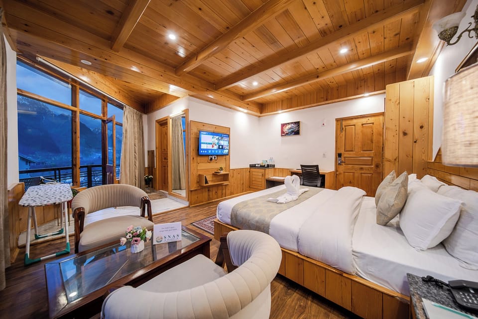 Premium Room with Balcony & Mountain View | Interior detail