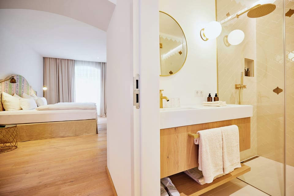 Superior Suite, Balcony, Courtyard View | Bathroom | Slippers