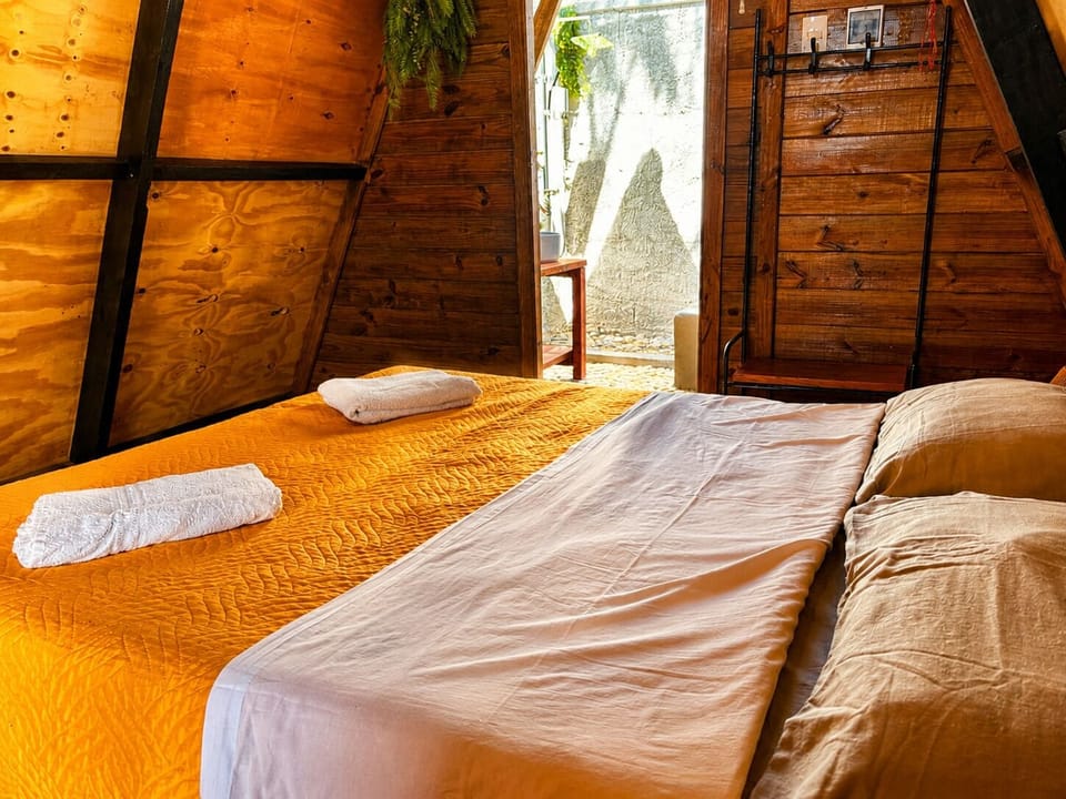 Deluxe Cabin | Free WiFi, bed sheets