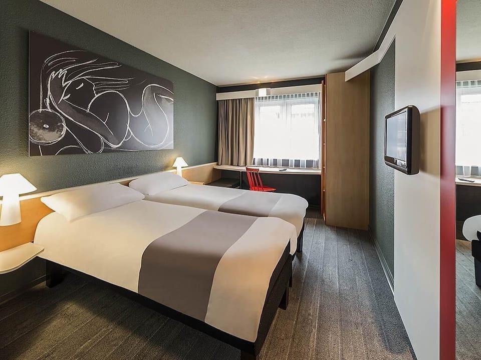 Standard Twin Room, 2 Twin Beds | Hypo-allergenic bedding, desk, blackout drapes, soundproofing