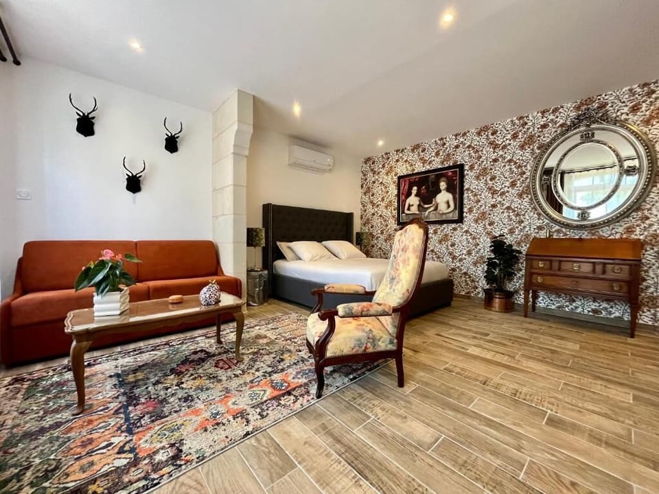 Classic Quadruple Room | Living area | TV