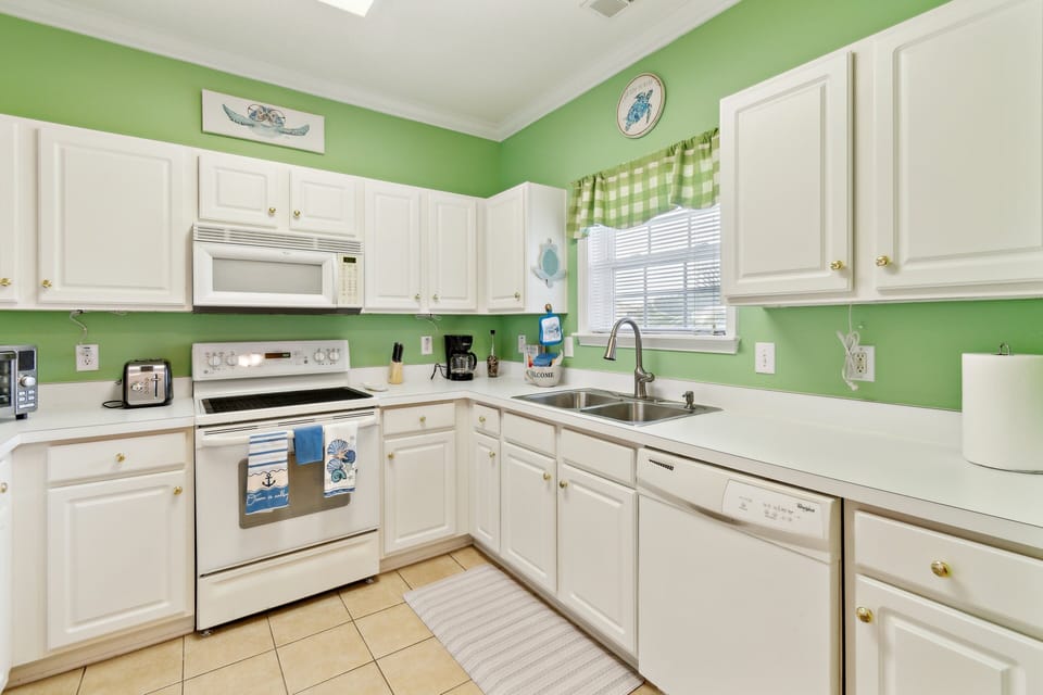 Condo, 2 Bedrooms | Private kitchen | Coffee/tea maker, fridge, oven, toaster