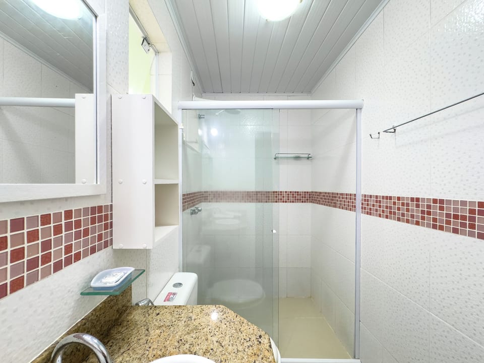 Standard Triple Room | Bathroom | Shower, hair dryer, towels