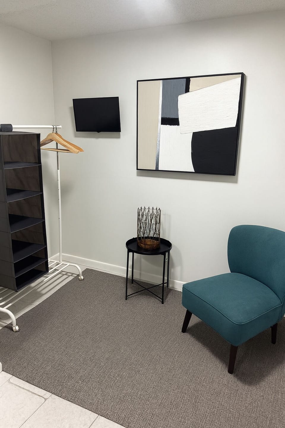 Desk, laptop workspace, free WiFi