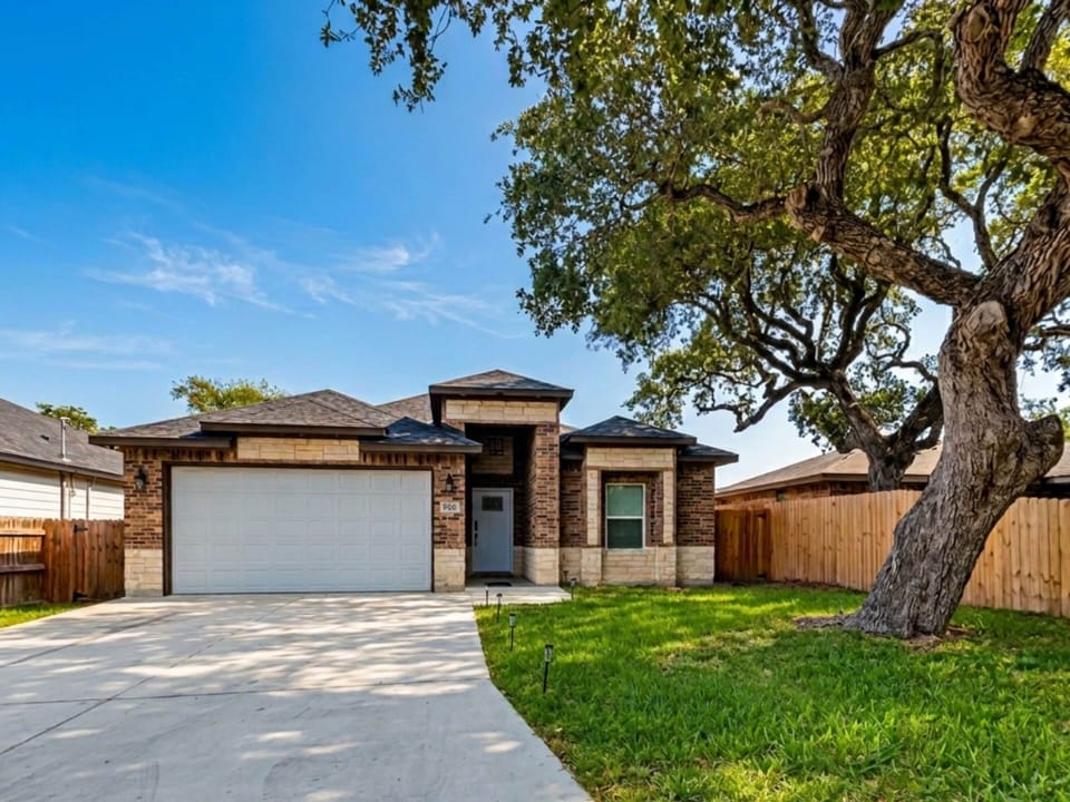 House (3 Bedrooms) | Front of property