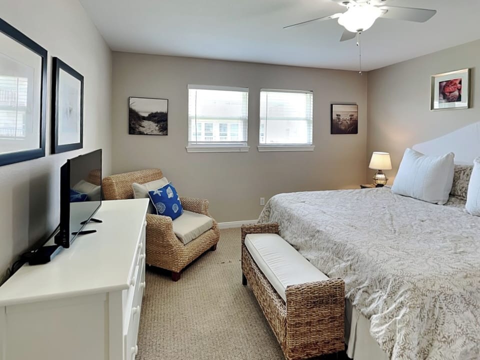 Molly's Dune by Ryson Vacation Rentals Cottage in Hitchcock