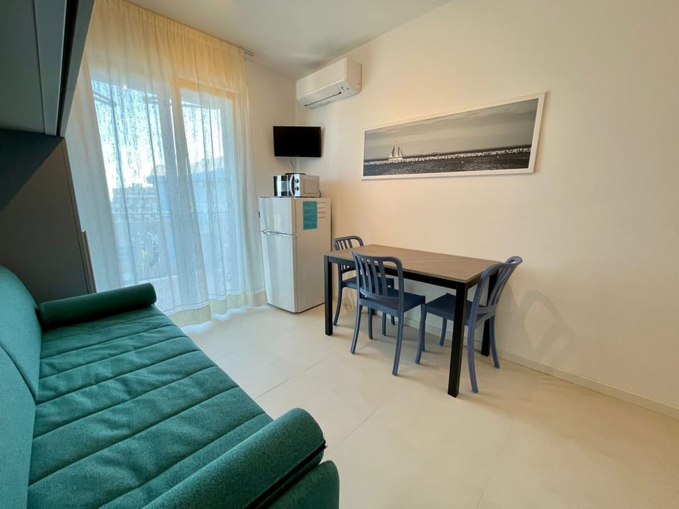 Studio, Balcony, Ocean View | Living room