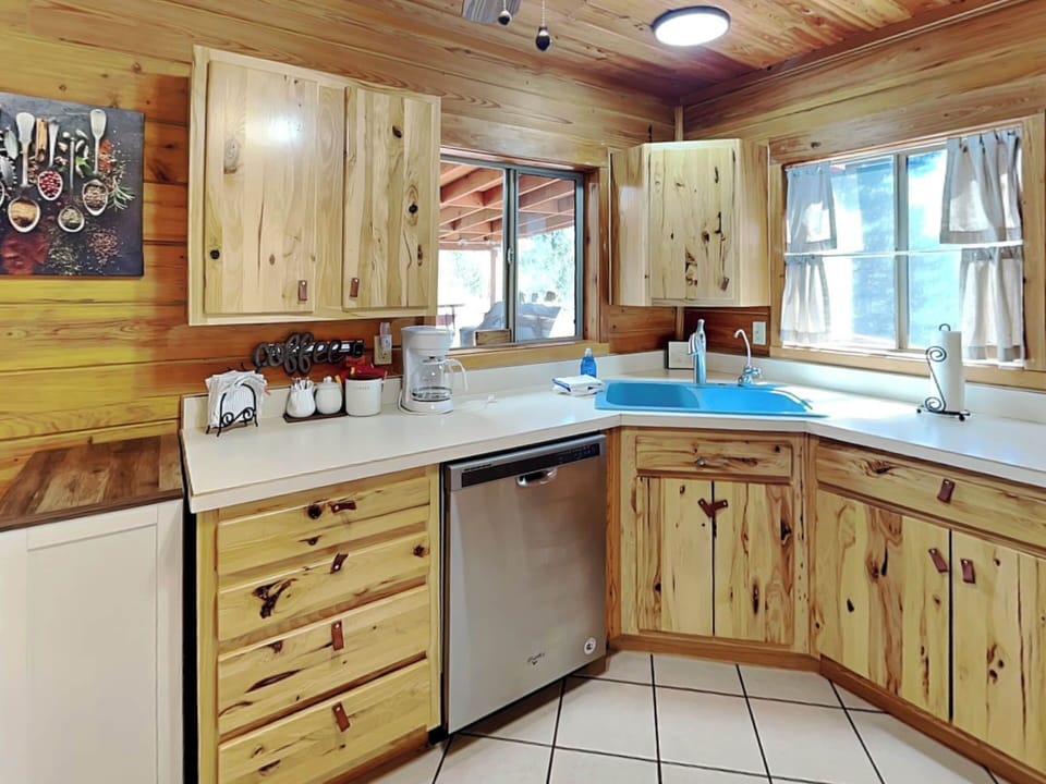 House (3 Bedrooms) | Property amenity