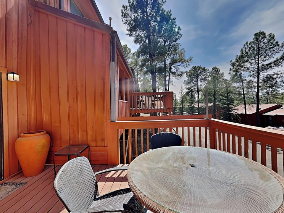 Condo (2 Bedrooms) | Property amenity