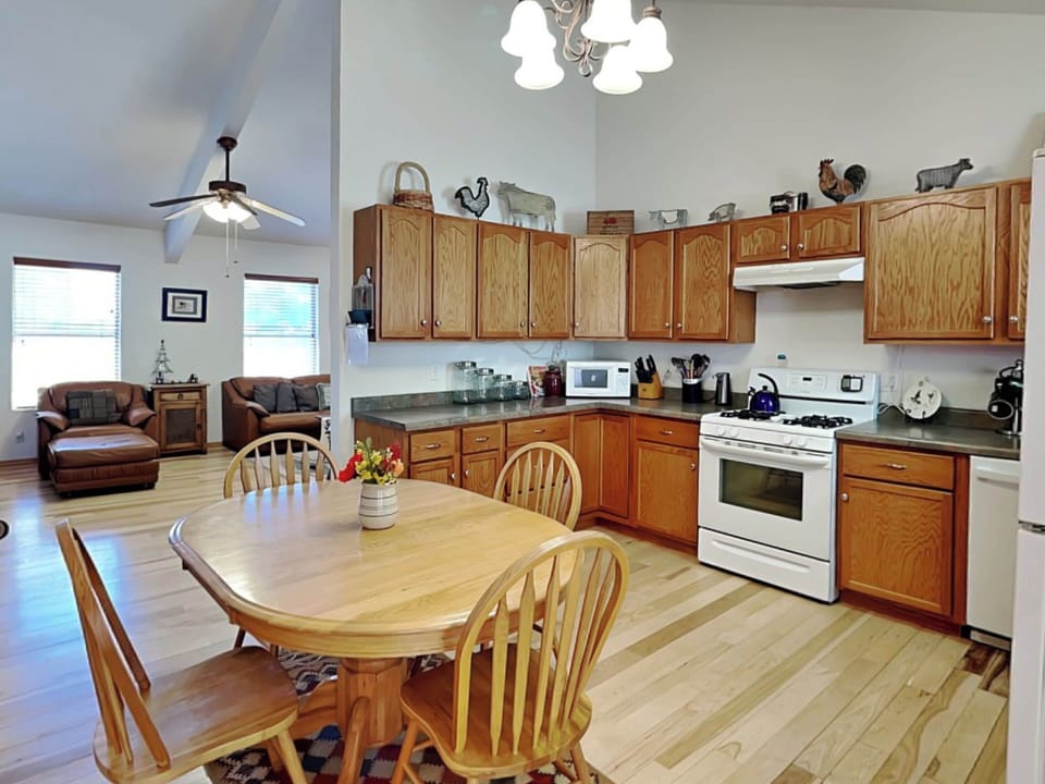 House (3 Bedrooms) | Property amenity