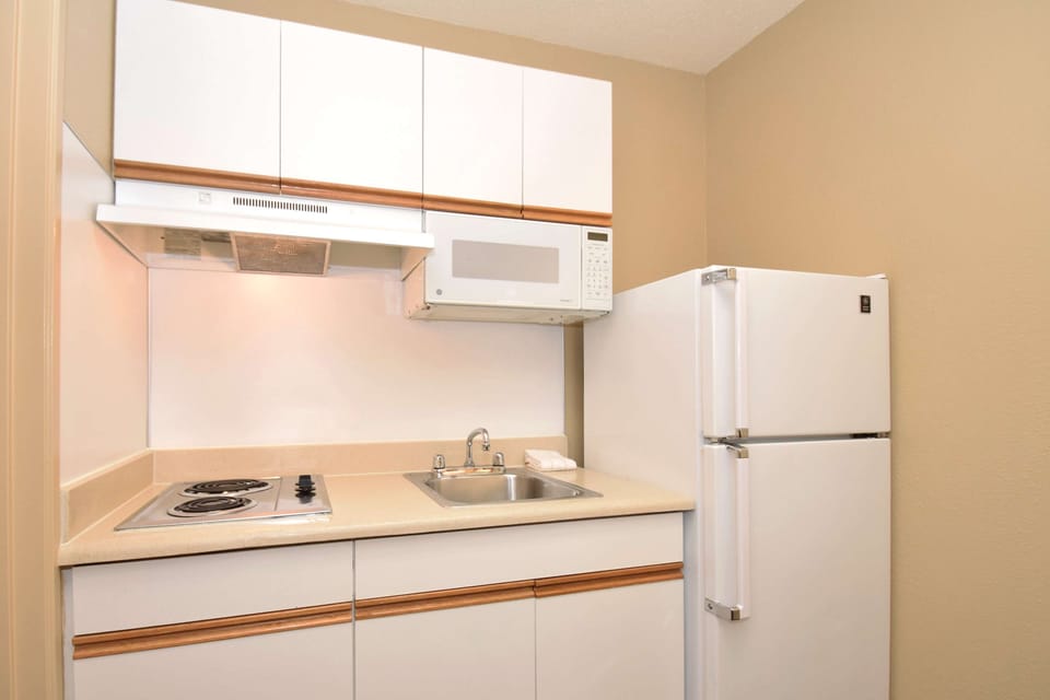 Studio, 1 Queen Bed, Non Smoking | Private kitchen | Fridge, microwave, stovetop, coffee/tea maker