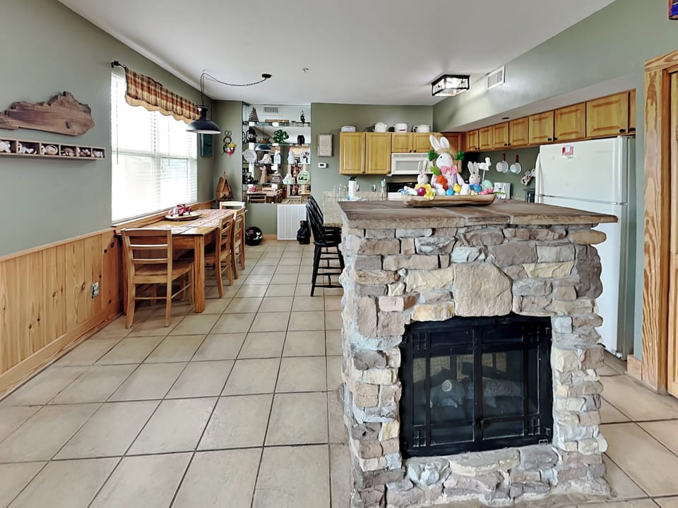 Condo (2 Bedrooms) | Property amenity