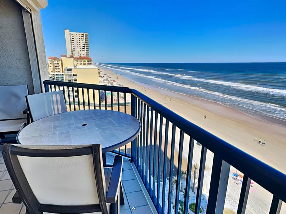 Condo (3 Bedrooms) | Property amenity