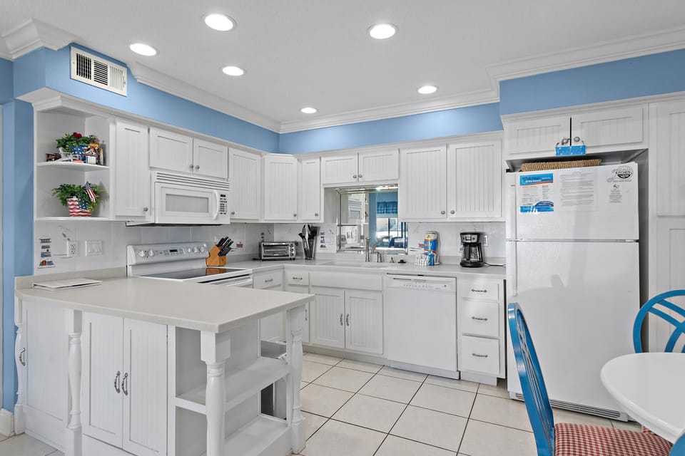 House, 1 King Bed with Sofa bed (Capri by the Gulf 112) | Private kitchen | Oven, toaster