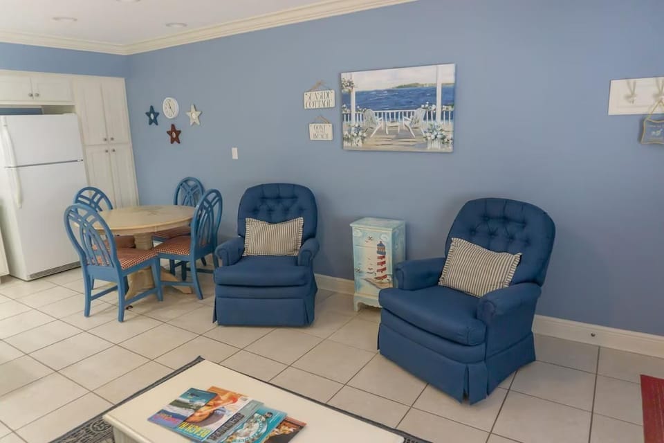 House, 1 King Bed with Sofa bed (Capri by the Gulf 112) | Interior