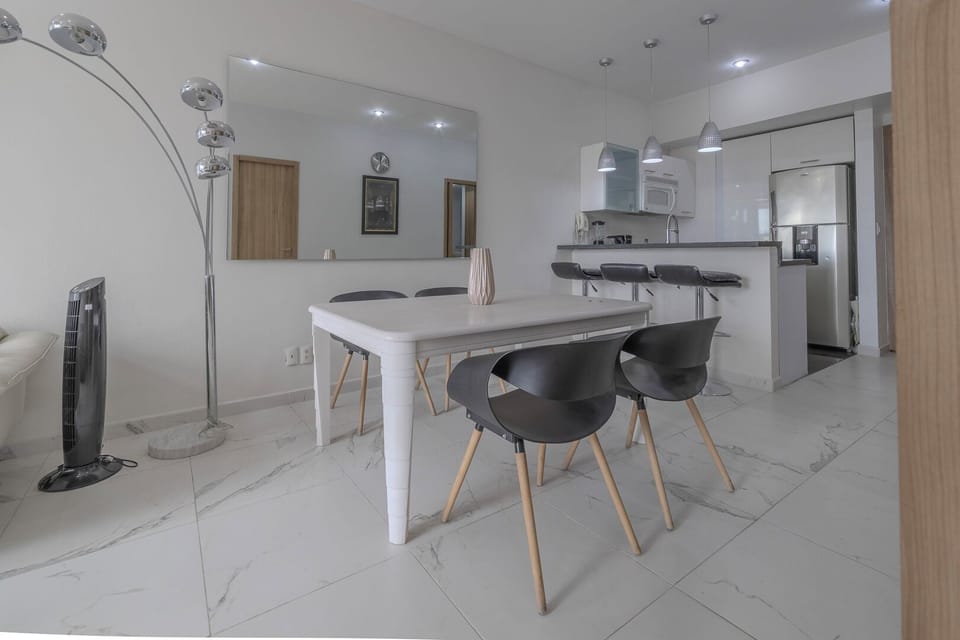 Luxury Apartment, City View | Dining room