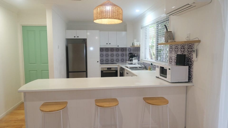 Deluxe Townhome, 3 Bedrooms | Private kitchen | Electric kettle, toaster