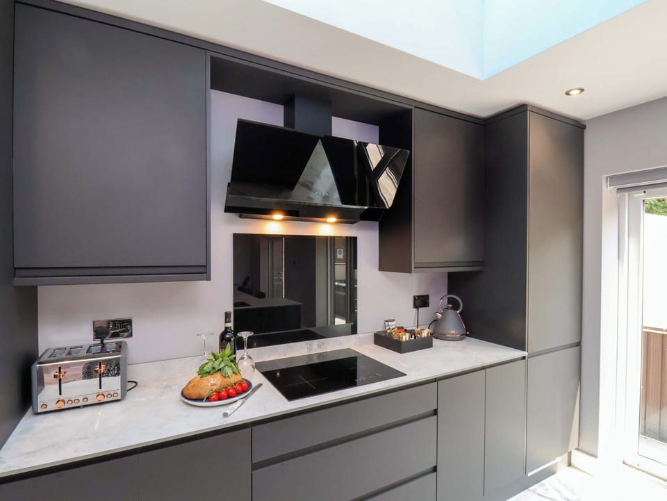 Dishwasher, cookware/dishes/utensils
