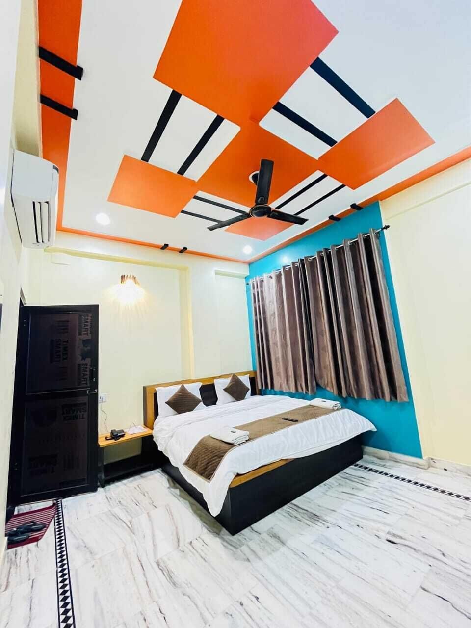 Superior Room | Hypo-allergenic bedding, memory foam beds, rollaway beds, free WiFi