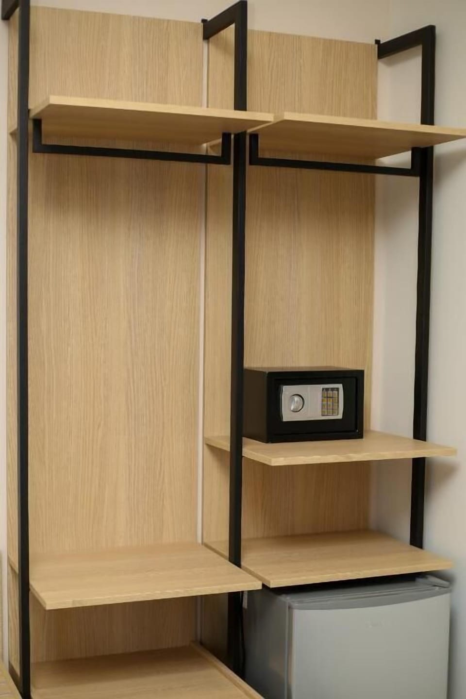 In-room safe, soundproofing, WiFi (free)