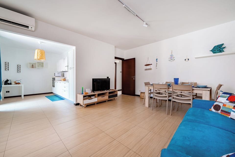 Family Apartment, Multiple Bedrooms, 2 Bathrooms (Viadelmare Apartment Monopoli 200m) | Living area | 21-inch Smart TV with digital channels
