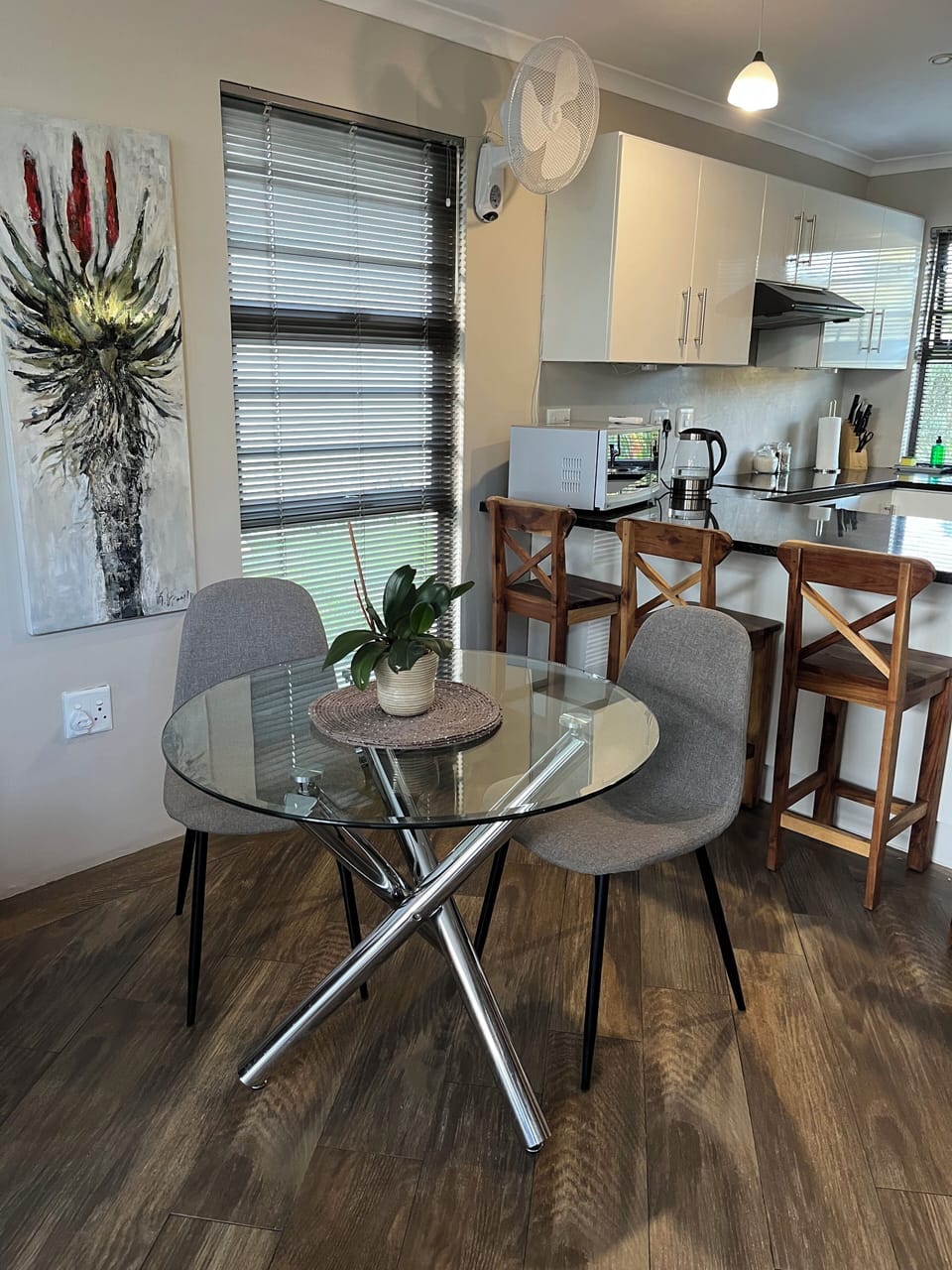 Luxury Cottage | In-room dining