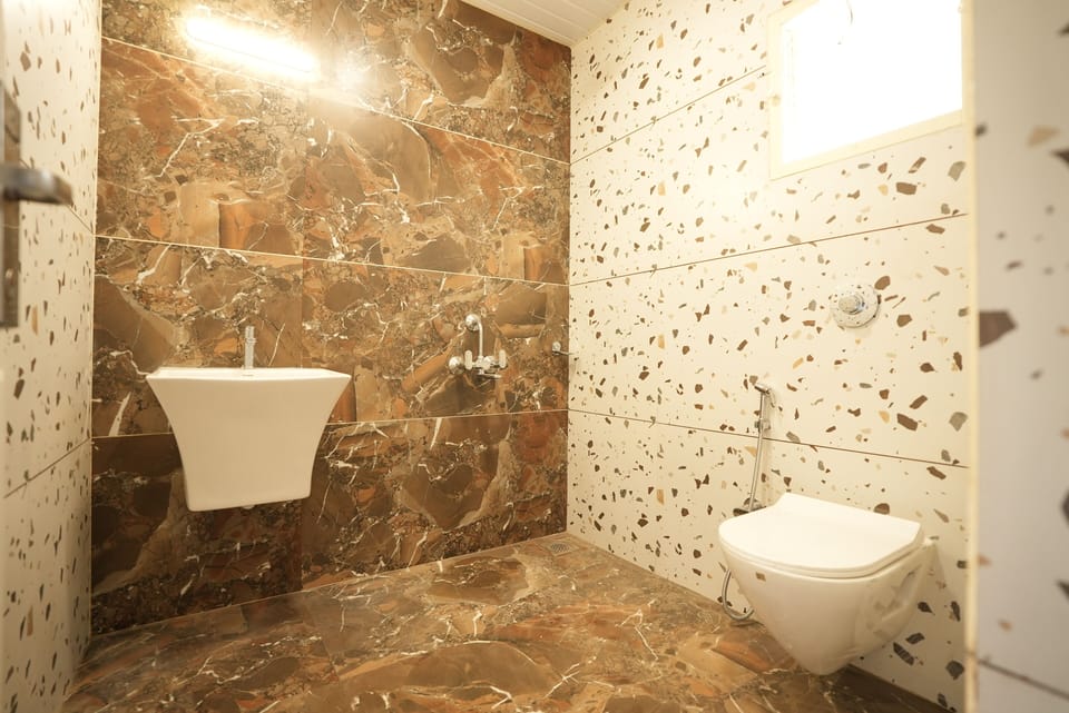 Standard Room | Bathroom | Shower, soap, shampoo