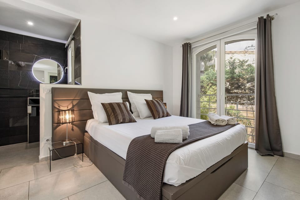 Comfort Double Room | In-room safe, free WiFi
