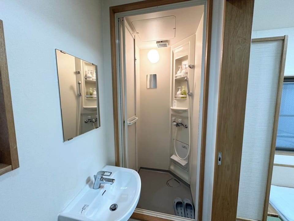 Slippers, towels