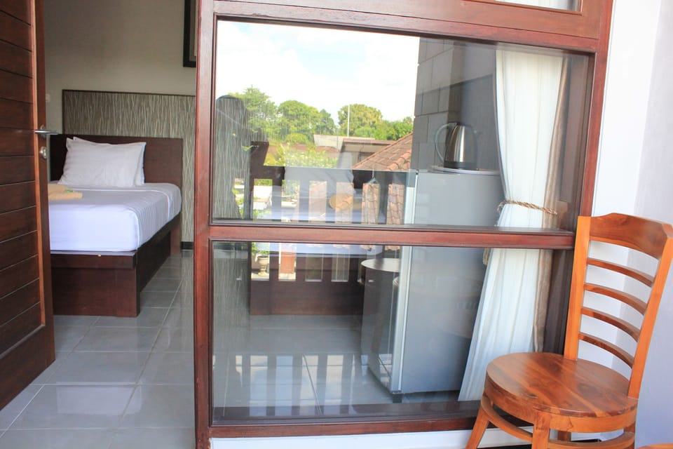 Deluxe Studio | Premium bedding, pillowtop beds, in-room safe, desk