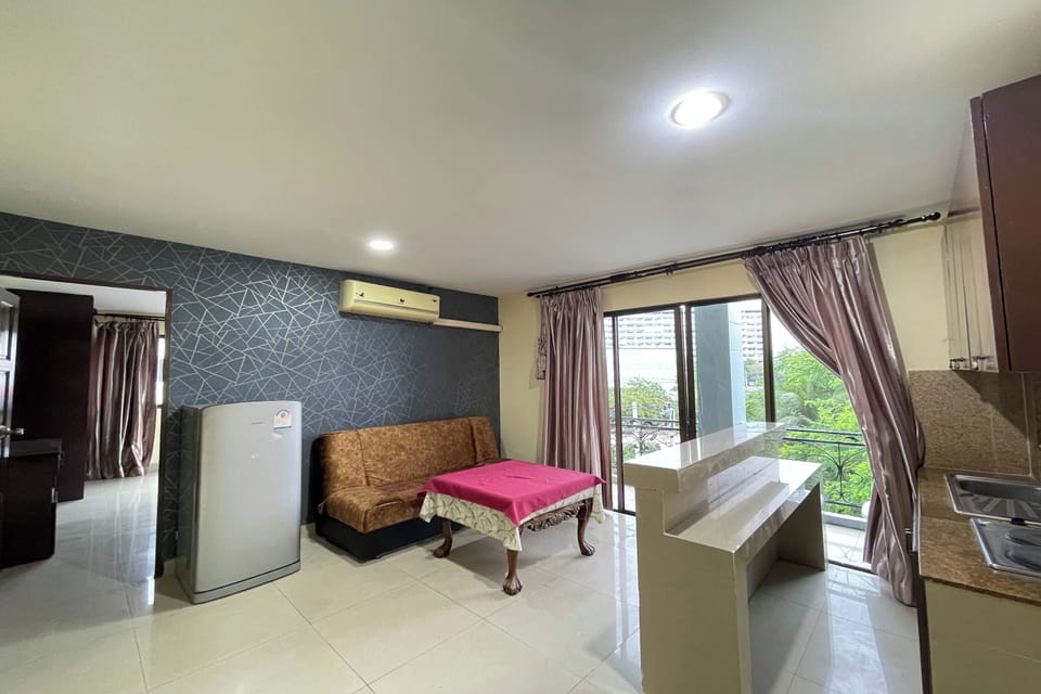 Suite, Balcony | In-room safe, desk, iron/ironing board, free WiFi