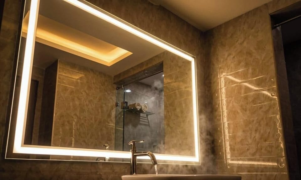 Suite Twin Room | Bathroom | Shower, towels, soap, shampoo